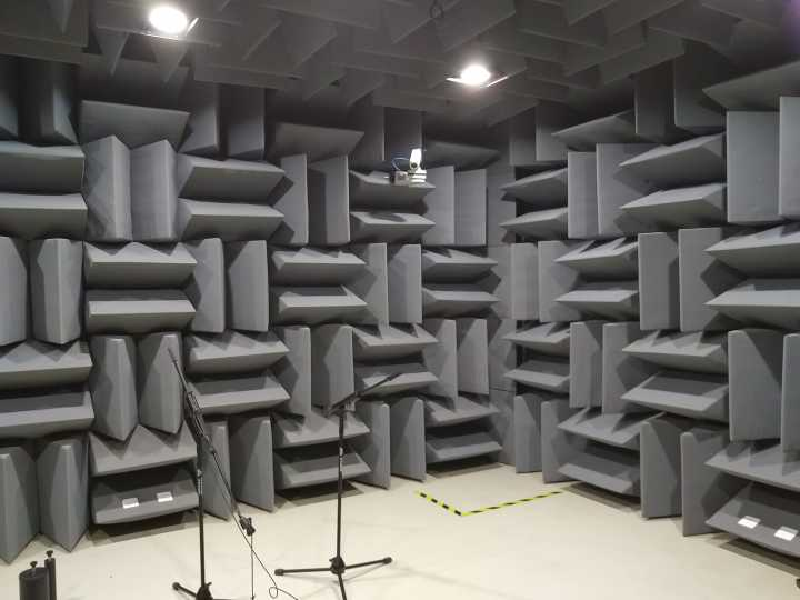 半消声室